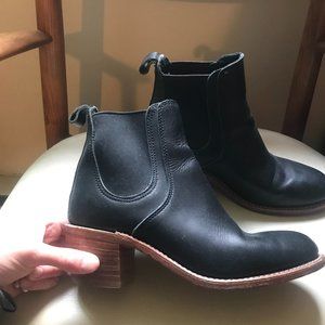 RED WING HERITAGE BOOTS SIZE 8